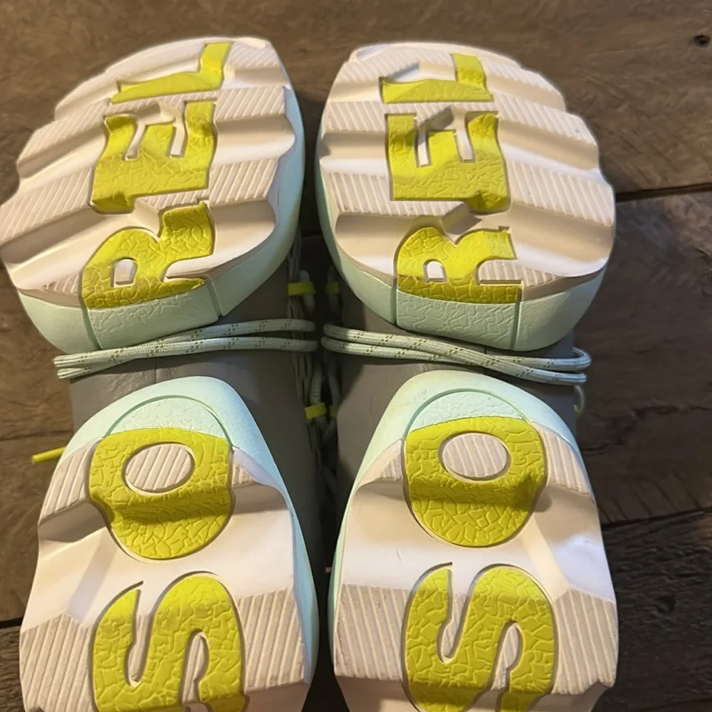 SOREL tennis shoes, size 8